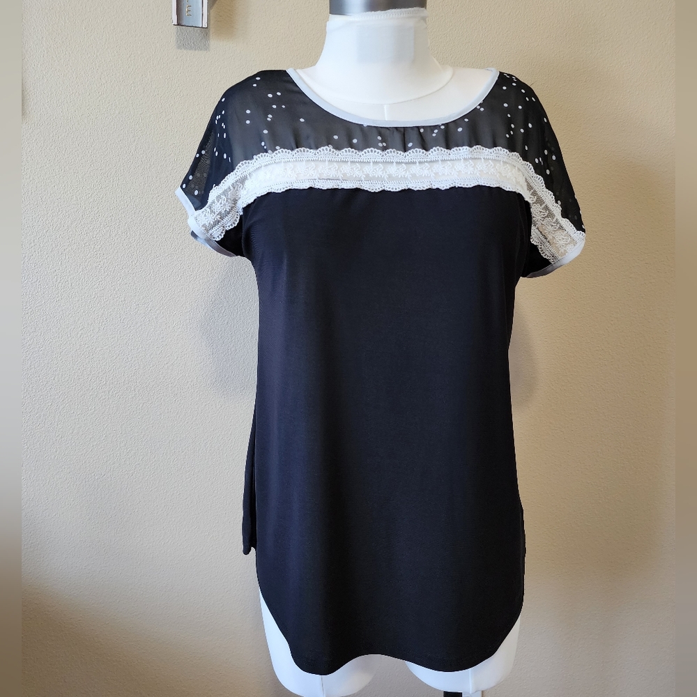 Faith and Joy black top Size L.
